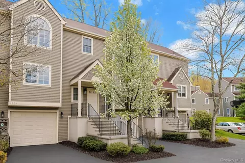 1502 Regent Dr, Mount Kisco, NY 10549