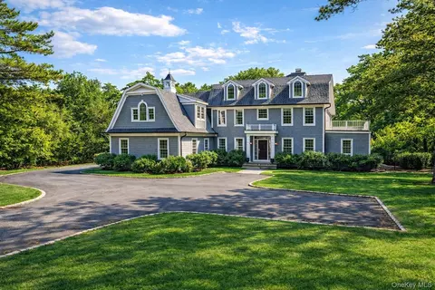 3 Sachem Ln, East Quogue, NY 11942