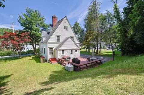 9 Library Rd, Tuxedo, NY 10987