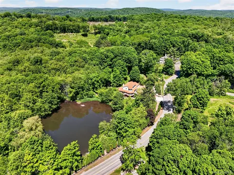433 Barrett Hill Rd, Mahopac, NY 10541