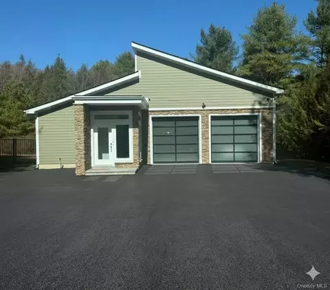 35 Serenity Ln, Thompson, NY 12701