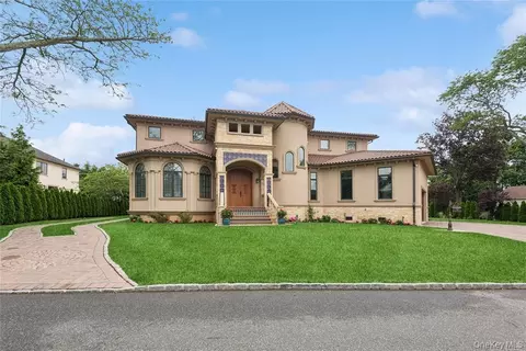 1190 Harbor Rd, Hewlett, NY 11557