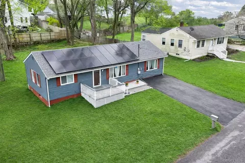 12 W Dogwood Dr, Poughkeepsie, NY 12601