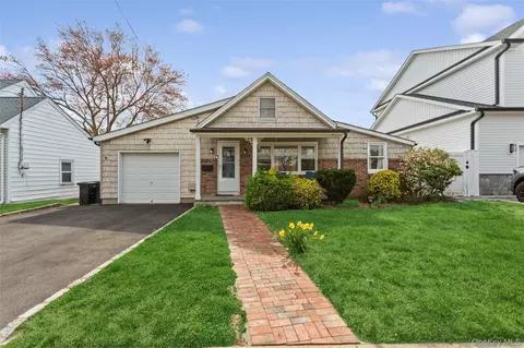 2754 Terrell Ave, Oceanside, NY 11572