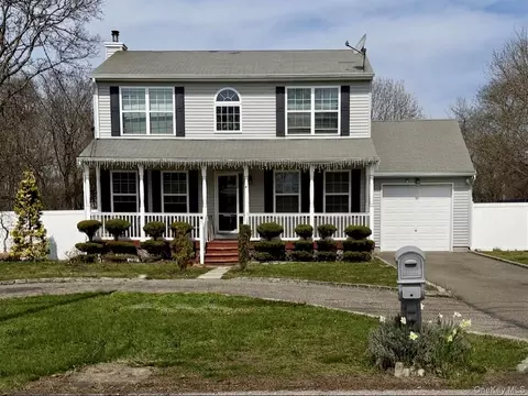 345 Commack Rd, Shirley, NY 11967