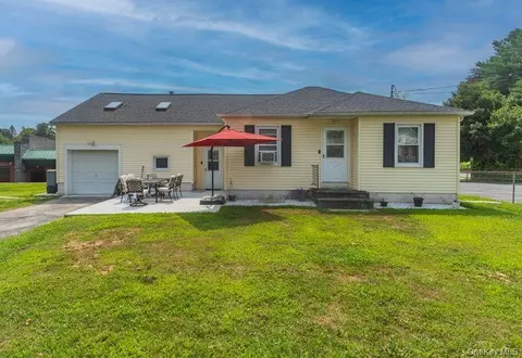 50 Holland Ave, Crawford, NY 12566