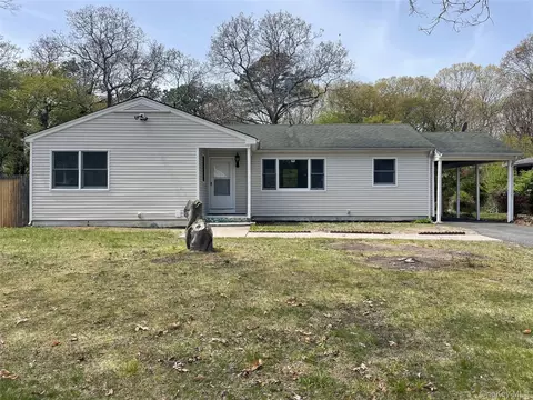 62 Margaret Dr, Coram, NY 11727