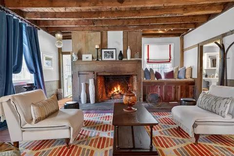 1141 Old Quaker Hill Rd, Pawling, NY 12564