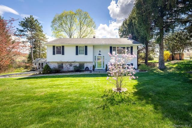 27 Morningside Dr, Patterson, NY 12563