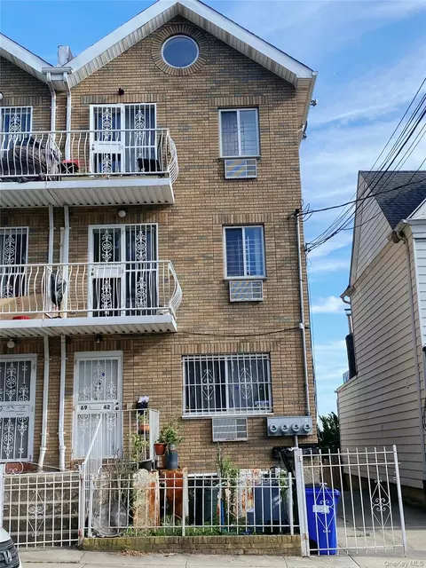 6942 43rd Ave, New York, NY 11377