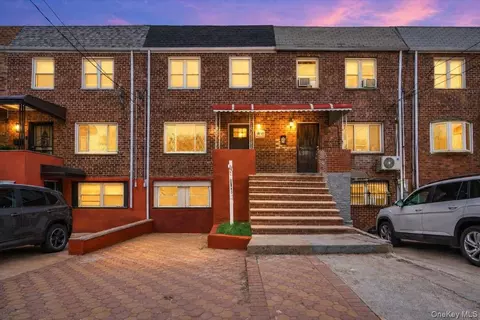 186-01 Henderson Ave, New York, NY 11423