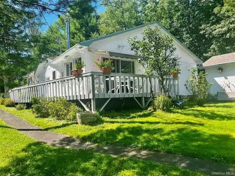 7 Jenn Ln, Thompson, NY 12701