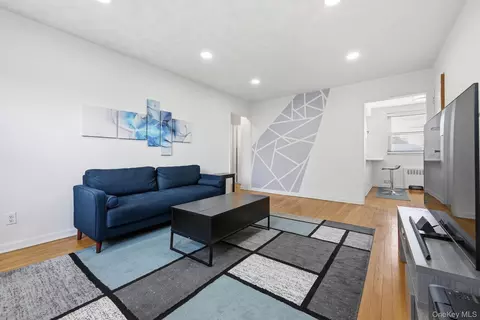 15-43 160th St #2F, Whitestone, NY 11357
