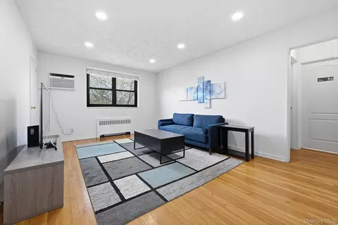 15-43 160th St #2F, Whitestone, NY 11357