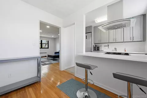 15-43 160th St #2F, Whitestone, NY 11357