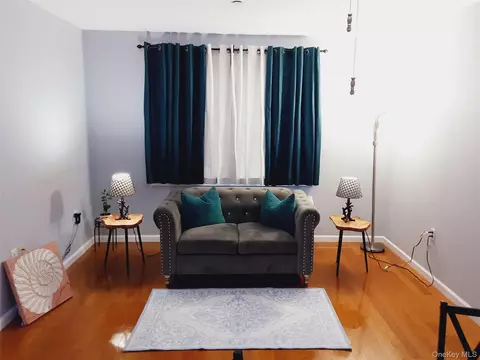 3330 61st St #303, New York, NY 11377