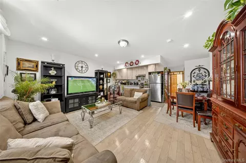 6207 Alderton St, Rego Park, NY 11374