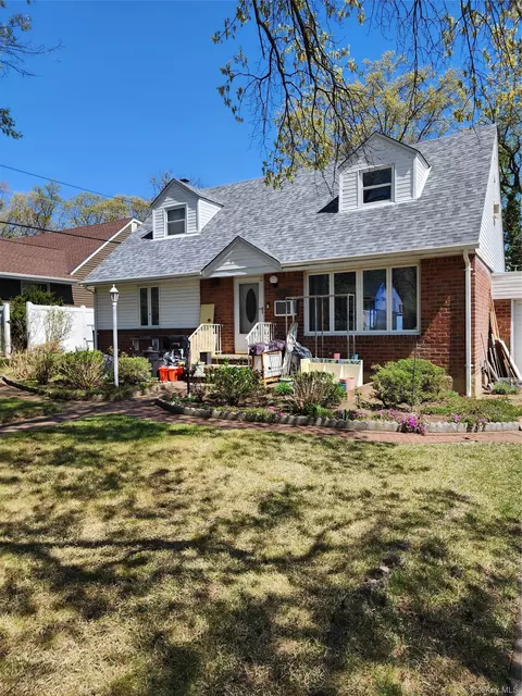 1608 Arkansas Dr, Valley Stream, NY 11580