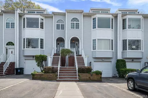 240-30 B Oak Park Dr #31B, New York, NY 11362