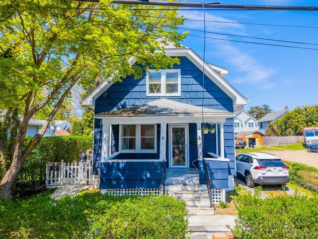 6 Littleworth Ln, Sea Cliff, NY 11579