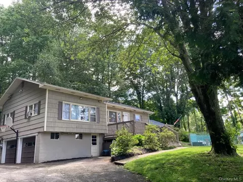 747 Bloomingburg Rd, Wallkill, NY 12721