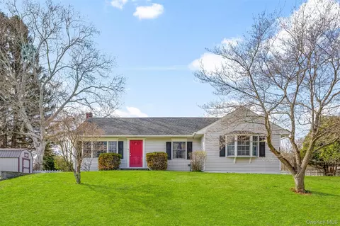 11 Gale Dr, Poughkeepsie, NY 12603