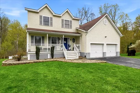 52 Mina Dr, Wappinger, NY 12590