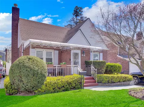 80 Wellington Rd S, West Hempstead, NY 11552