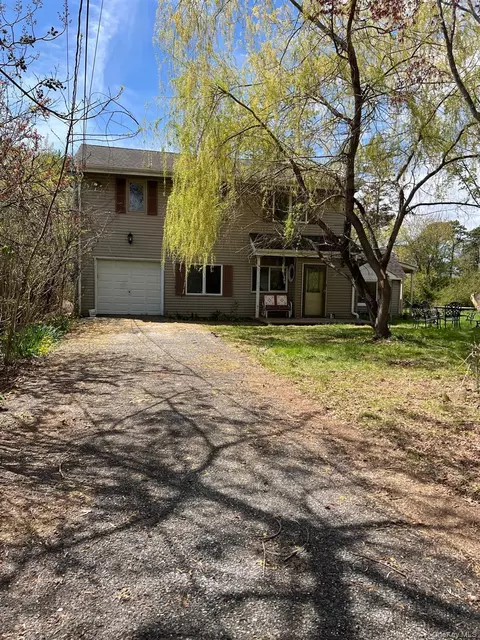 26 Willoughby St, Brentwood, NY 11717