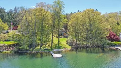 8 N Lake Rd, North Castle, NY 10504