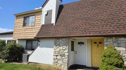 115 Pointe Cir S #115, Coram, NY 11727
