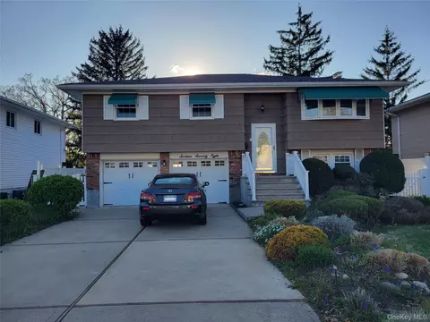 1678 Park Ave, Merrick, NY 11566