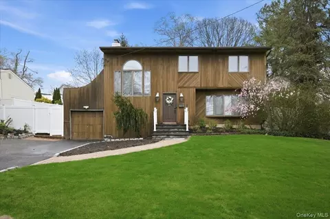 9 Adrian Dr, Lake Ronkonkoma, NY 11779
