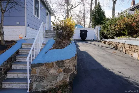 230 Lindenwood Rd, Staten Island, NY 10308