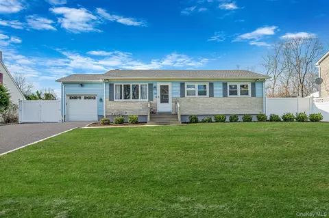 24 Brandywine Dr, Mastic, NY 11950