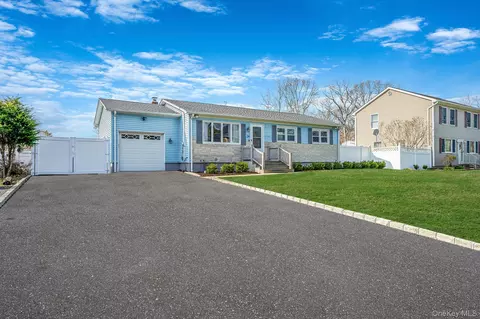 24 Brandywine Dr, Mastic, NY 11950