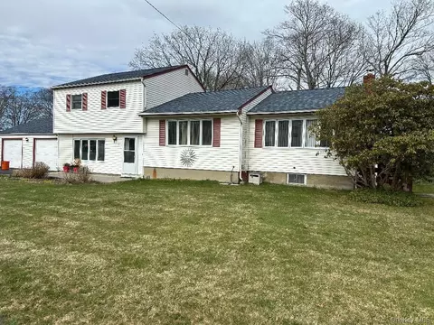 67 Cleremont Ave, Saint James, NY 11780