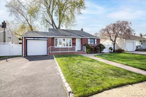 412 Atlantic Ave, Massapequa Park, NY 11762