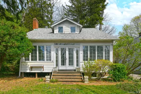 22 Prospect Rd, Centerport, NY 11721