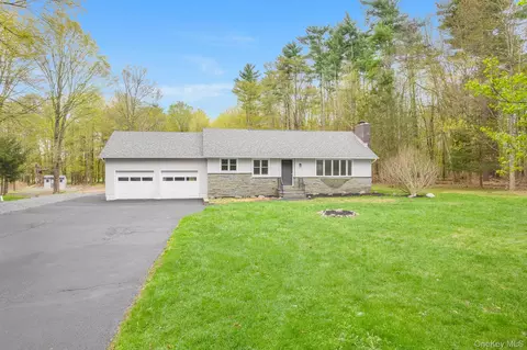 34 Van Buskirk Rd, Saugerties, NY 12477