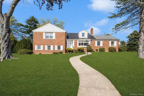 185 Whistler Rd, North Hempstead, NY 11030