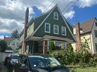 35-20 Utopia Pkwy, Flushing, NY 11358