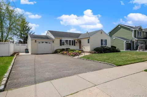 340 N Boston Ave, Massapequa, NY 11758