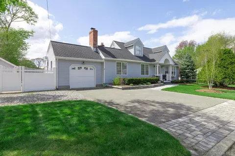 268 7th Ave, Saint James, NY 11780