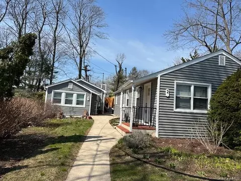 21-23 West Dr, North Hempstead, NY 11050
