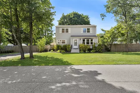 12 Lakeview Dr, Middle Island, NY 11953