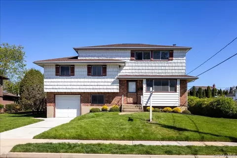 24 Roxbury Ave, Plainview, NY 11803