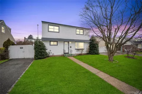 54 Ketcham Ave, Hicksville, NY 11801