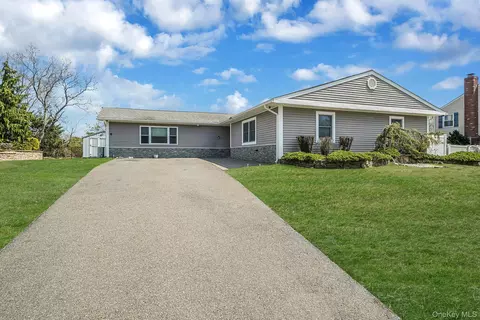 5 Whinstone St, Coram, NY 11727