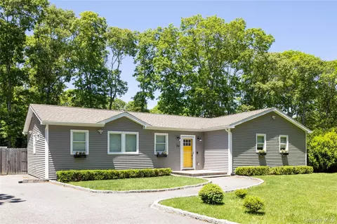 29 Matthews Dr, Speonk, NY 11972